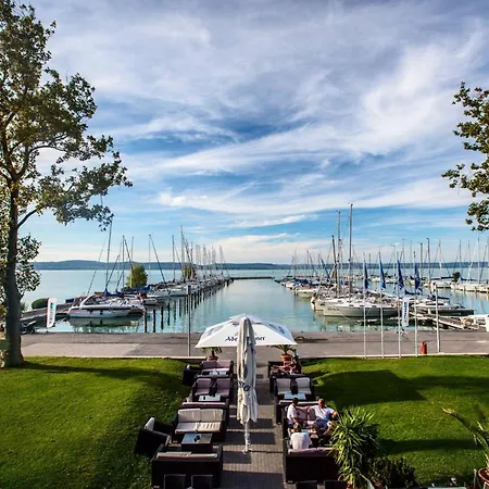 Apartamento Bl Apartman By Hellobalatonlelle