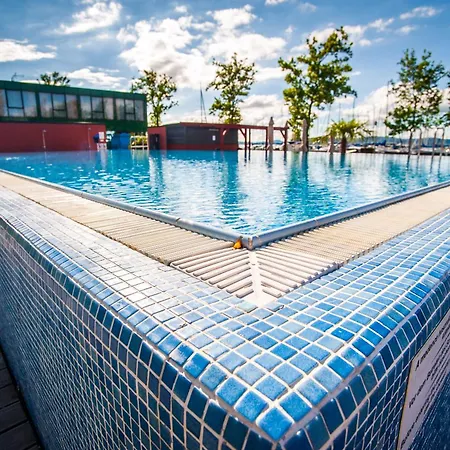 Bl Apartman By Hellobalatonlelle Apartamento *