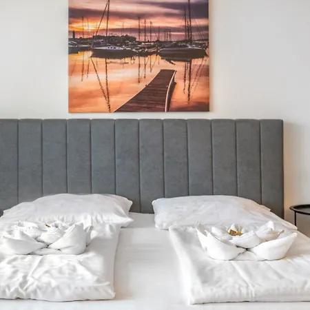 Apartamento Bl Apartman By Hellobalatonlelle