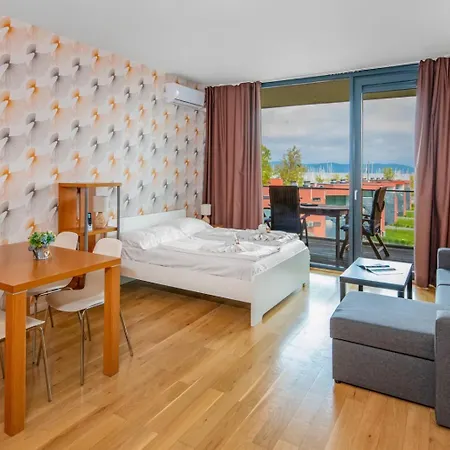 Bl Apartman By Hellobalatonlelle