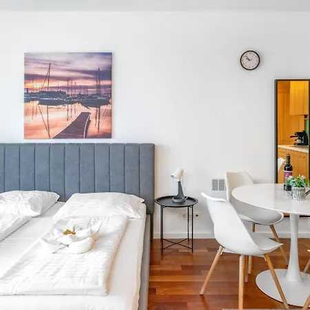 Apartamento Bl Apartman By Hellobalatonlelle